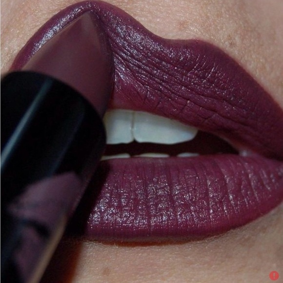 KVD STUDDED LIPSTICK - EGGPLANT - Picture 3 of 16